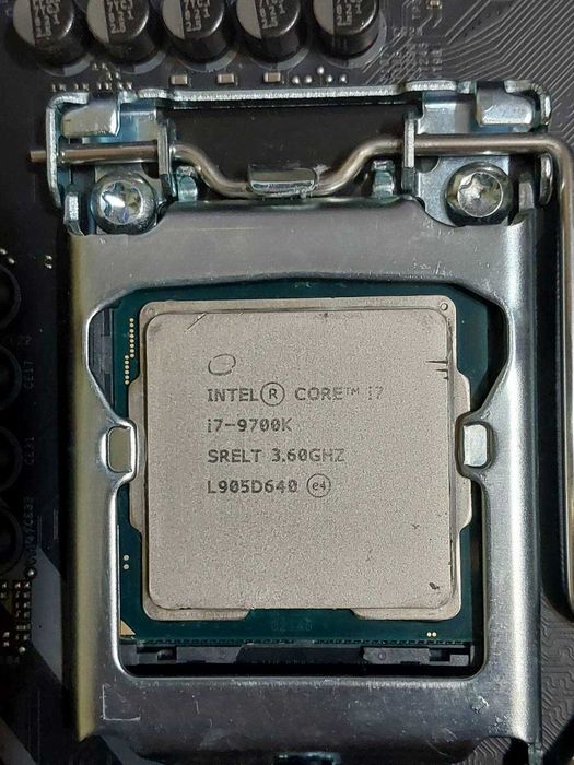 Intel Core i7 9700K + AsRock Z370 Extreme4