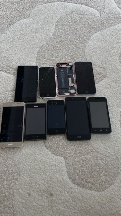 Vand/schimb lot telefoane defecte pentru piese sau reparatii