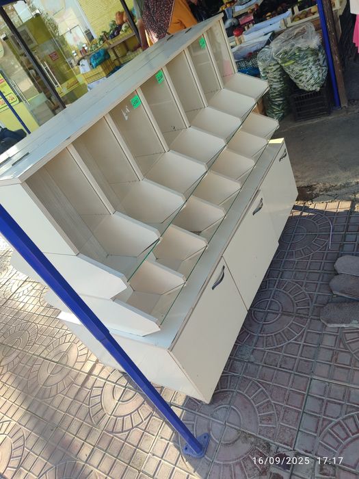 Magazin uchun stelaj