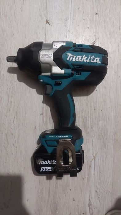 Pistol impact Makita DTW 700 nou