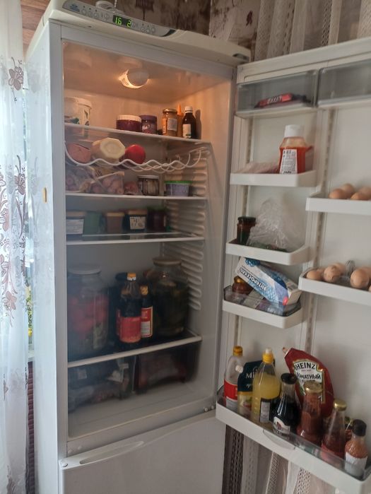 Продается 2 холодильника атлант  высота 195