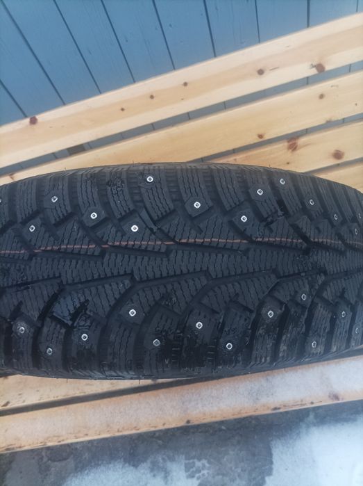 Продам новую резину Nokian 235/65/17