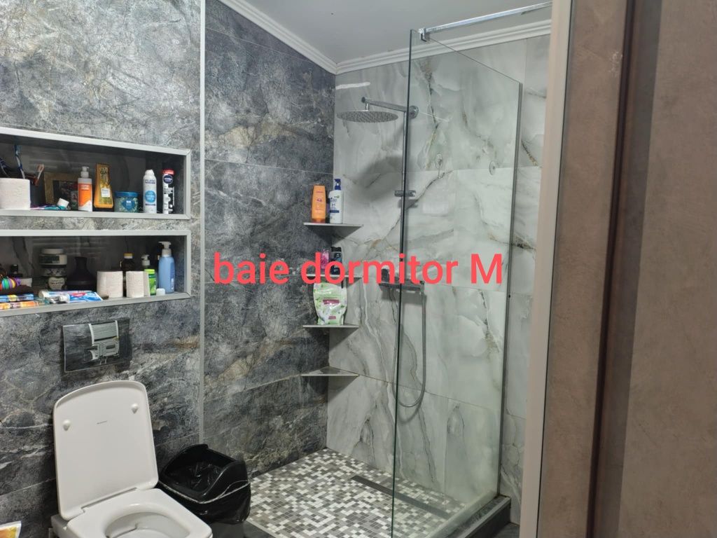 Schimb casa cu doua apartamente