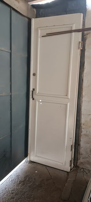 2 двери б/у массив