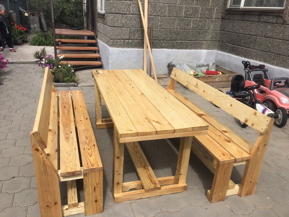 Продам стол и лавки.