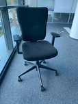 Scaun ergonomic Steelcase cu role, baza metalica  si brate reglabile