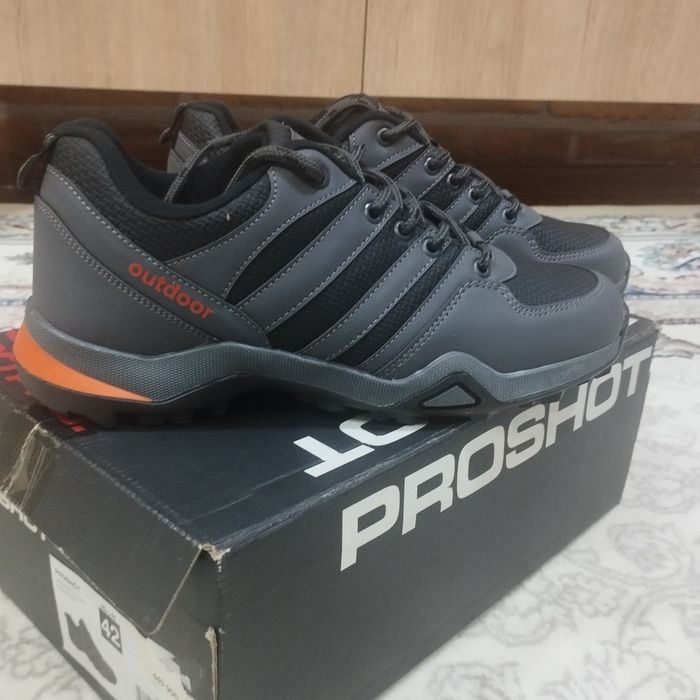 Продаются кроссовки новые