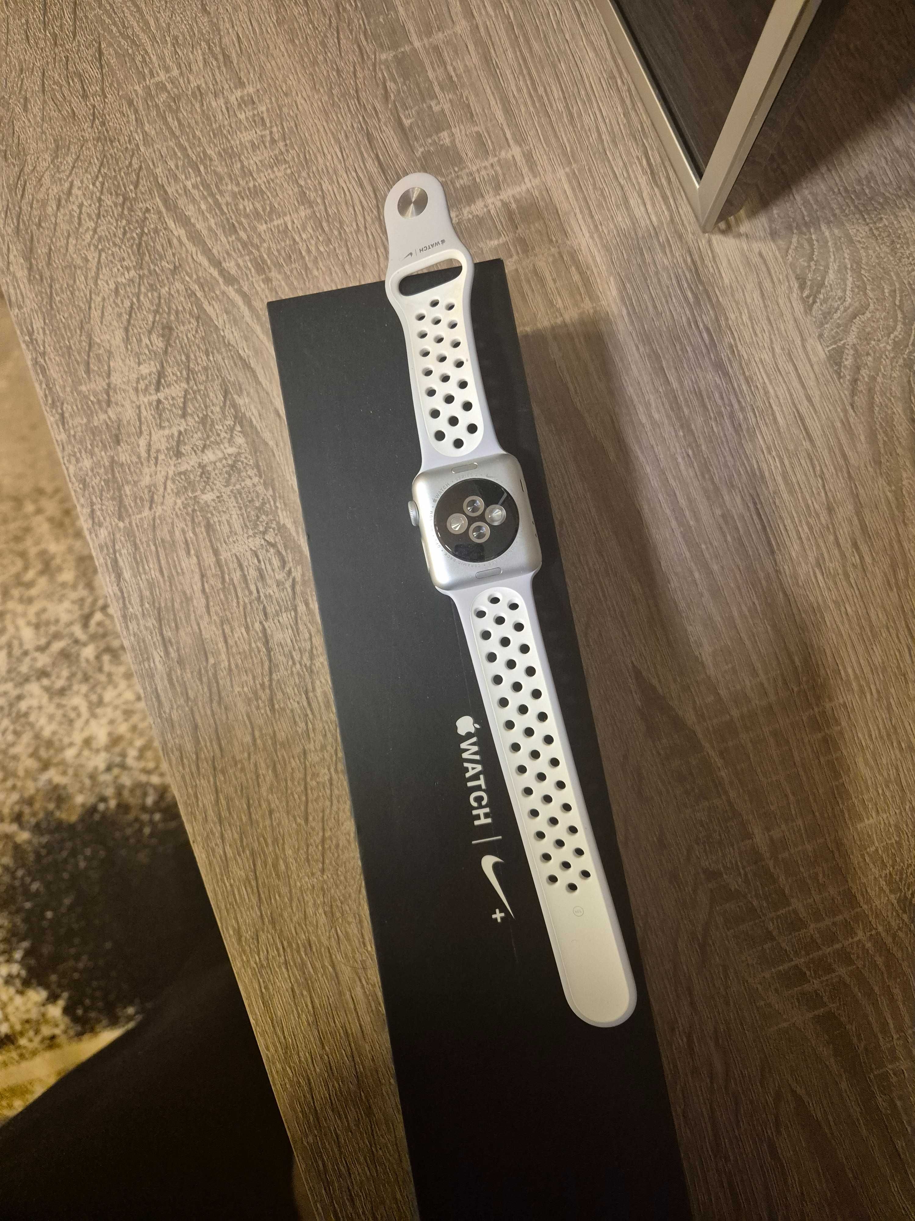Продавам Apple watch 2 броя