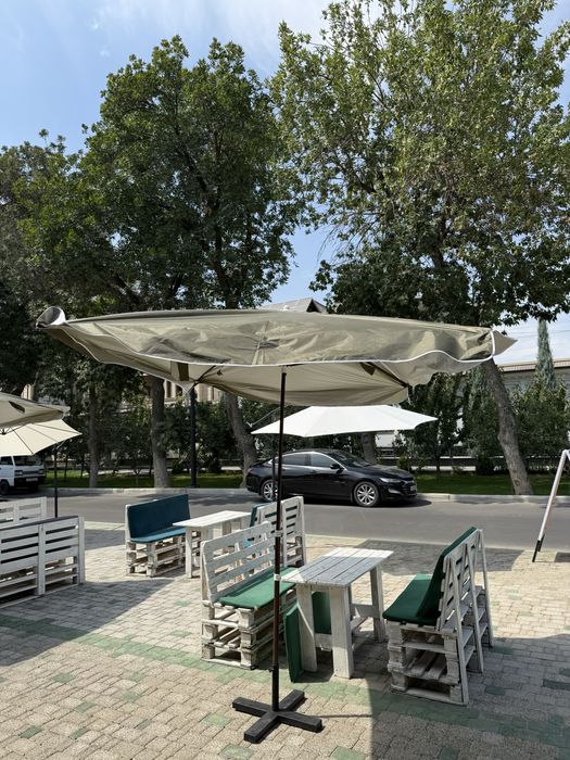 Зонтик стол стул комплект сотилади