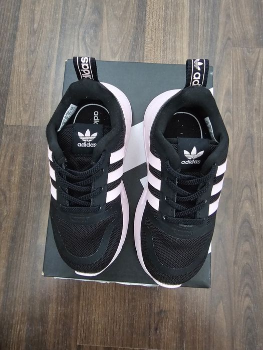 Adidași fete- mărimea 23