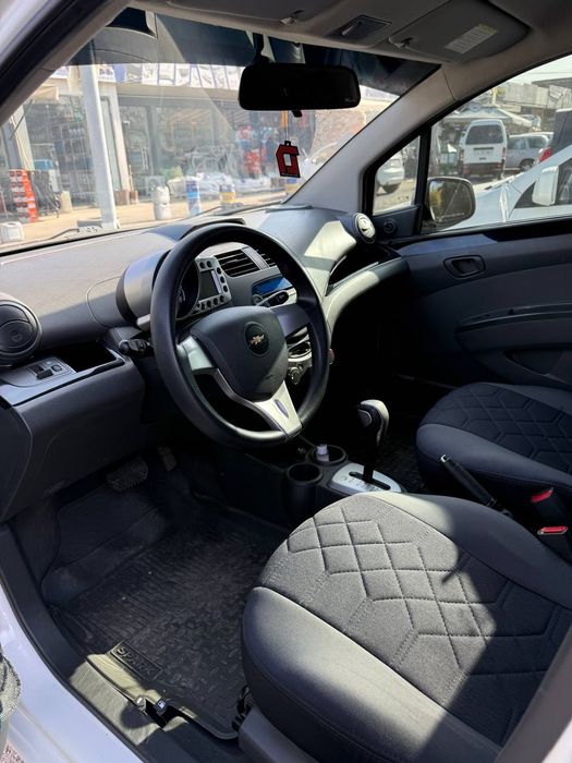 Spark 4 paz 2012 yil 1L mator avtomat sotiladi