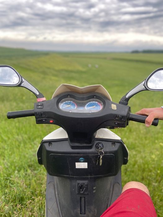 Vând scuter 4 timpi cu acte