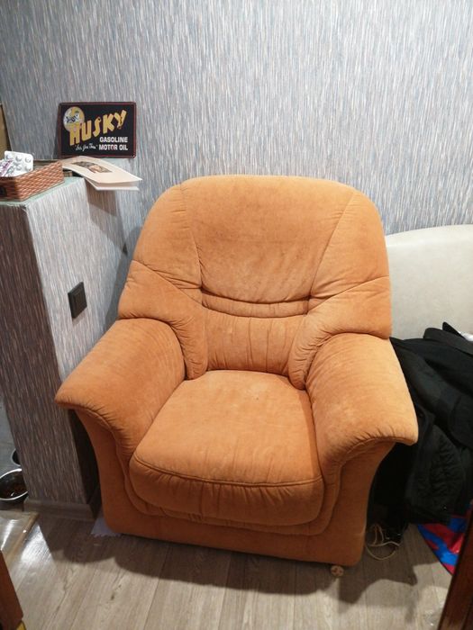 Кресло большое оранжевое мягкое