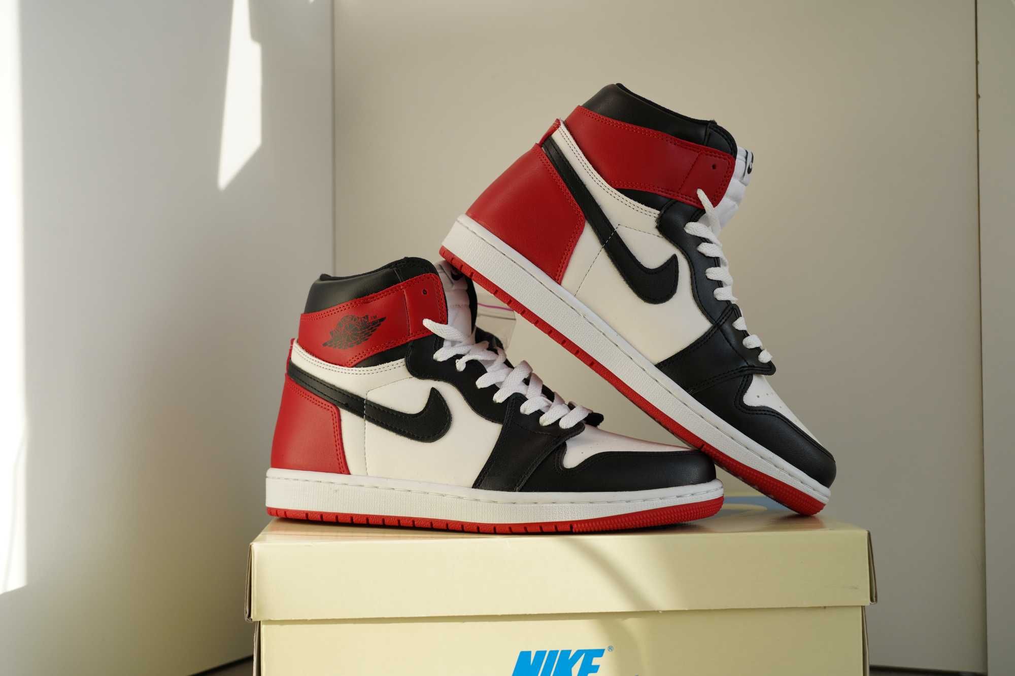 Adidași Jordan 1 Retro High OG Black Toe, Unisex, Cu Cutie / Accesorii