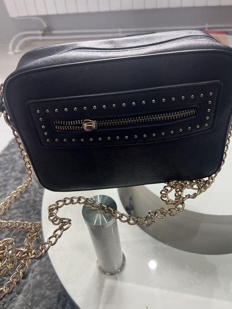 Малка черна дамска чанта