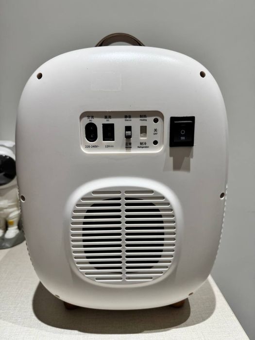 Продается мини холодильник для косметики.и