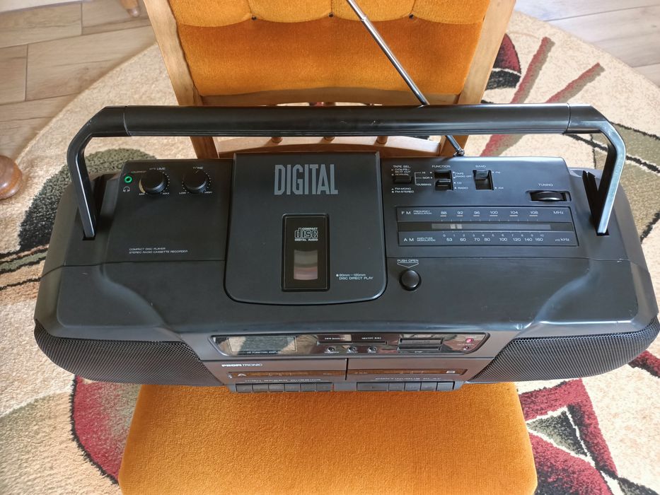 Radio casetofon cu CD