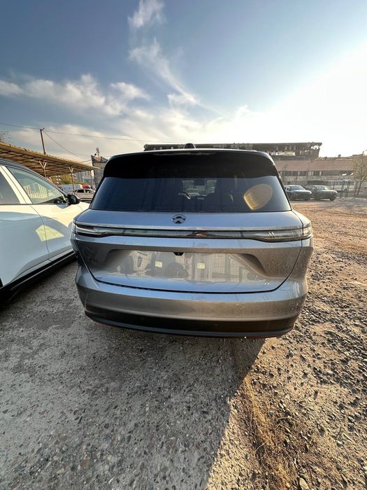 NIO kompaniyasiga qarashli  EL 8 model