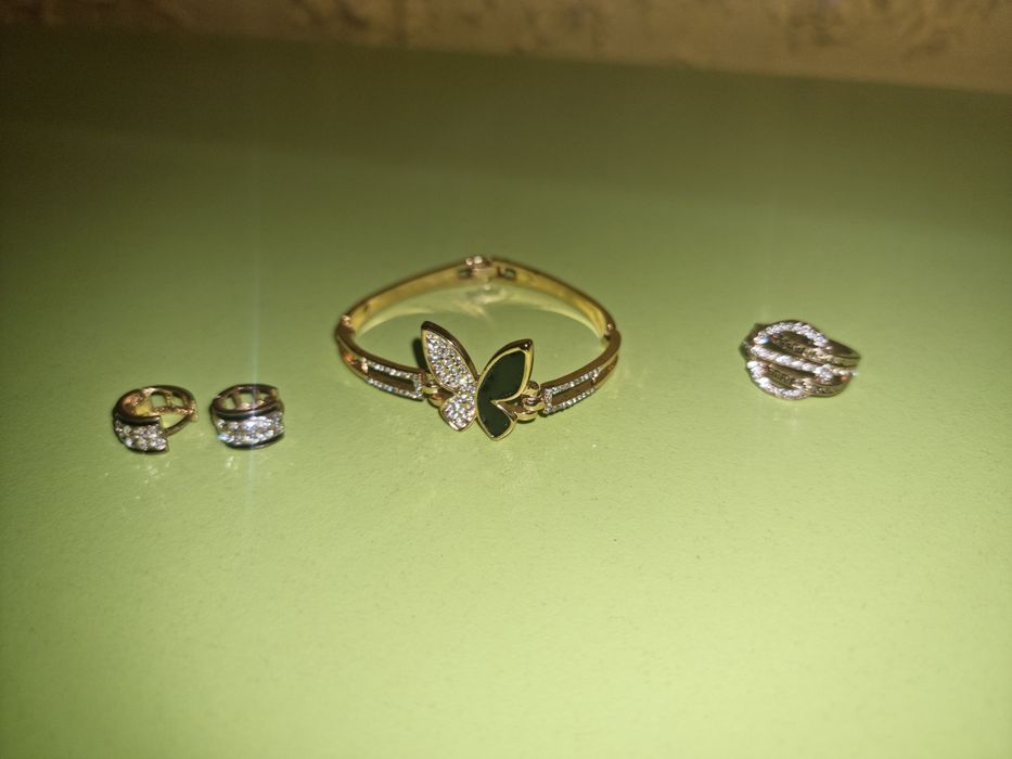 Бижута - комплект от гривна,пръстен и обеци