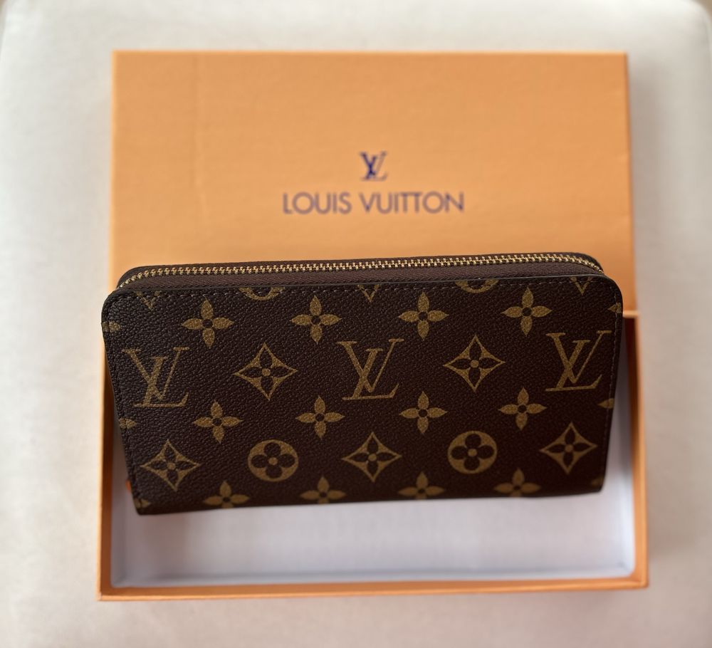 Дамско портмоне Louis Vuitton естествена кожа като ново