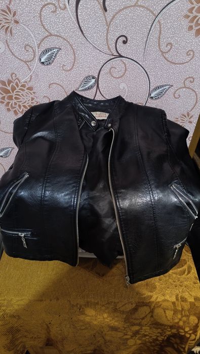 Куртка и вещи на девочку