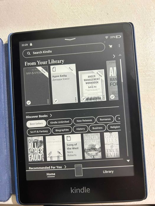 Kindle Paperwhite (11th Generation) 8 GB със син калъф