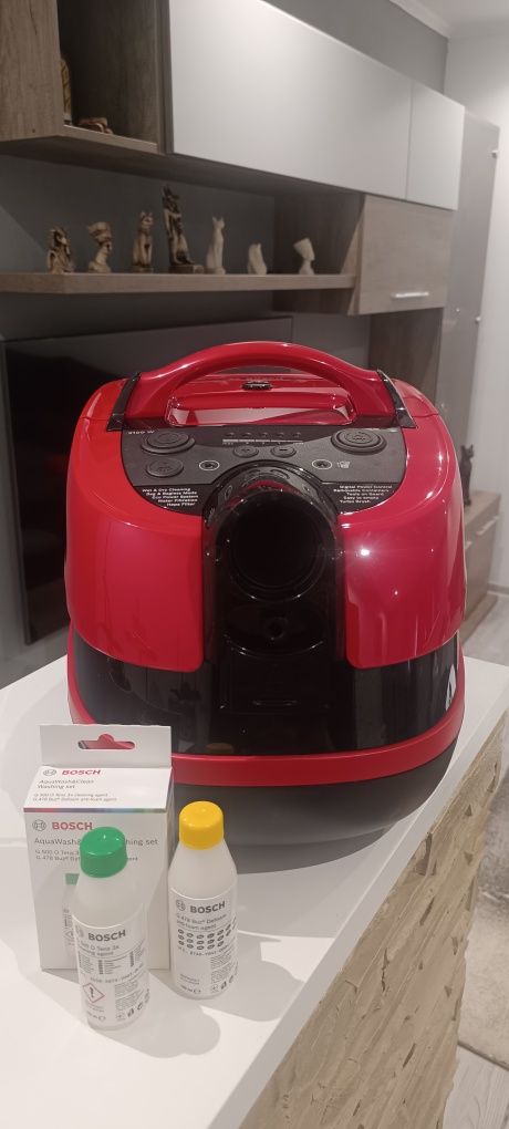 Aspirator Bosch cu injecție-extractie BWD421PET