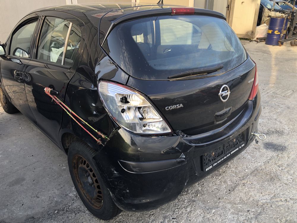 Opel Corsa 1.2 бензин 2012 г