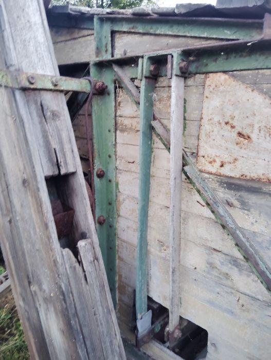 Vind sau schimb cu tractor