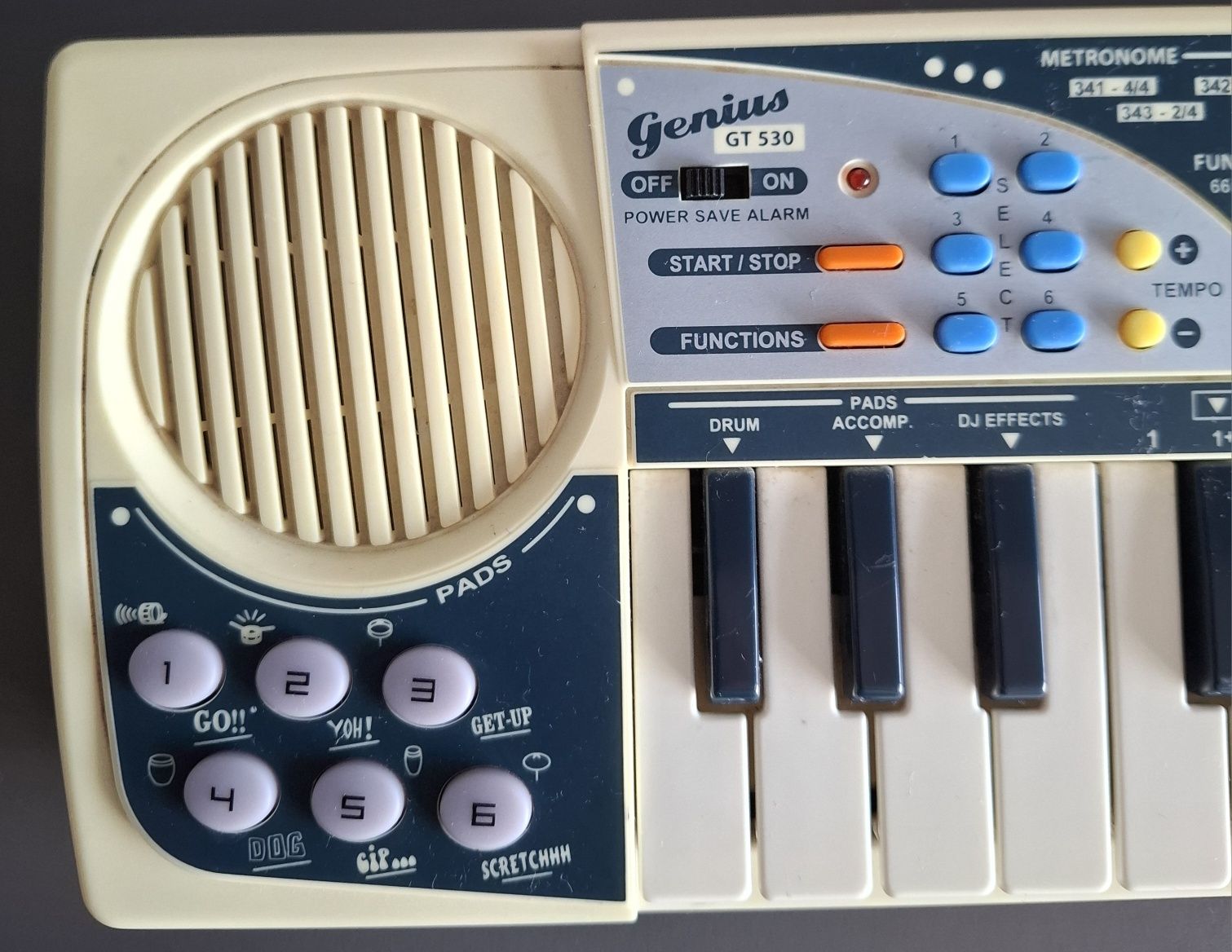 Bontempi GT 530 синтезатор + книжка с песните