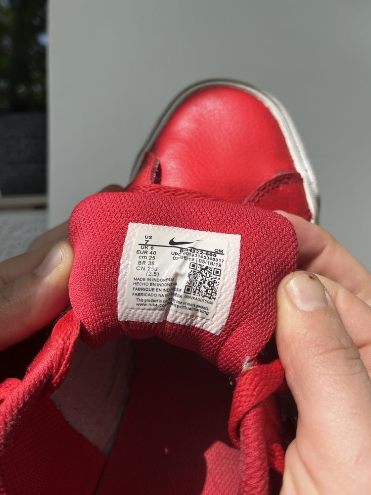 Nike червени кожени маратонки номер 40