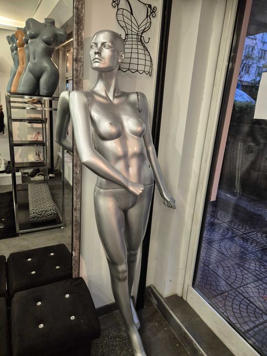 Продавам  дамски манекен