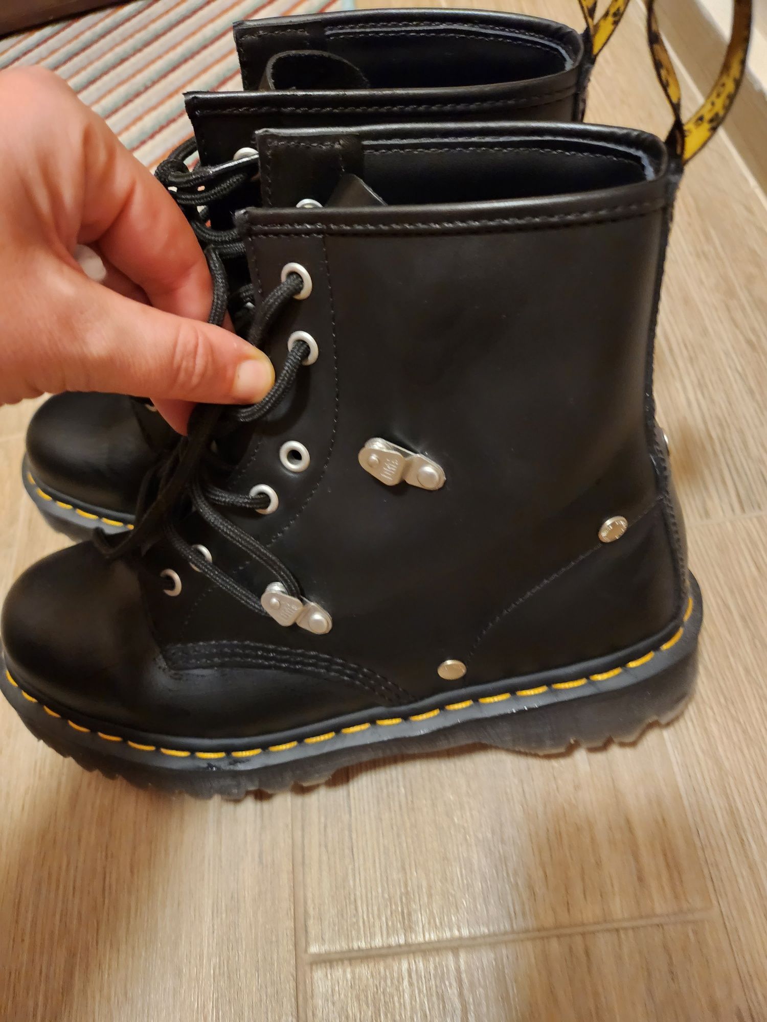 Кубинки Dr. Martens