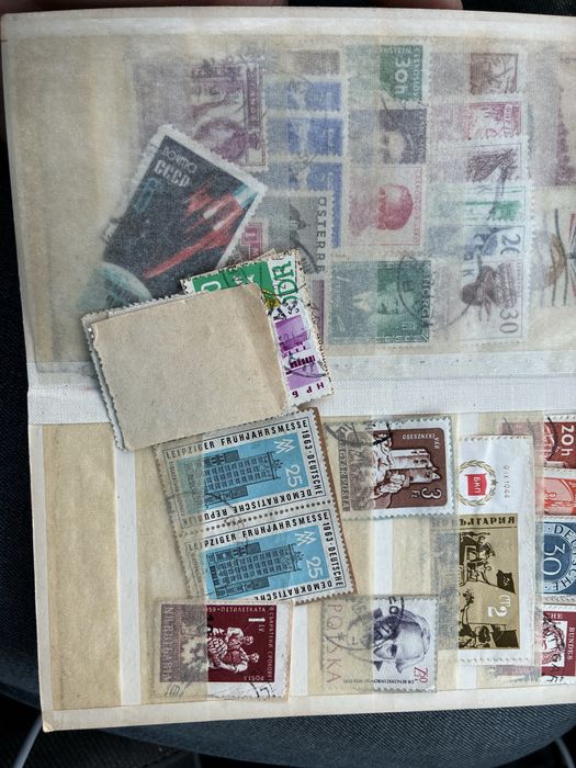 Класьор с пощенски марки
