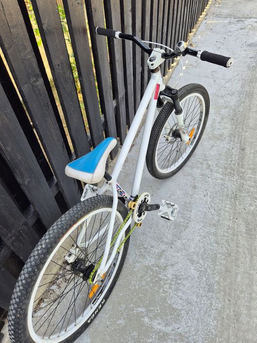 Dirt  mongoose ritual dirt-hi