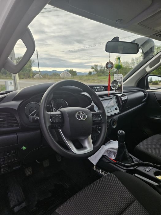 Vand Toyota Hilux 2021- accept varinate cu auto, +  - diferenta