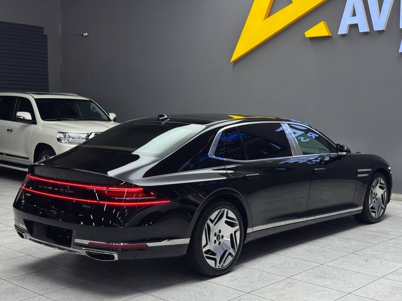 Продается Genesis G90 Limousine