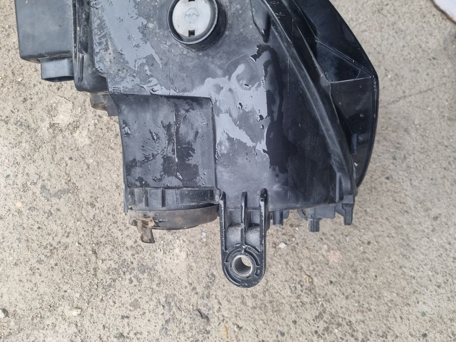 Преден ляв фар Пасат б7