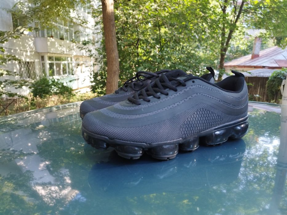 Adidași mărimea 45