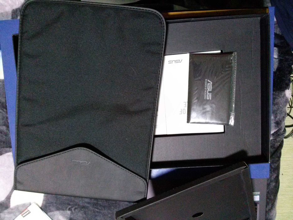 Laptop Asus Zenbook UX305CA