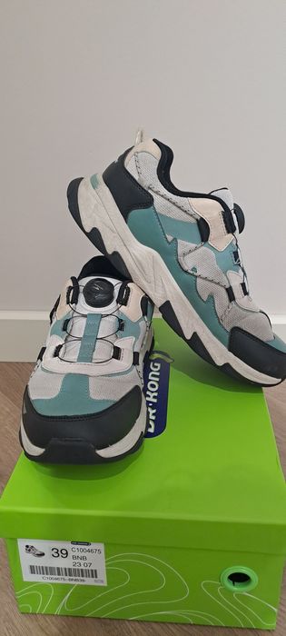 Продаю детскую обувь