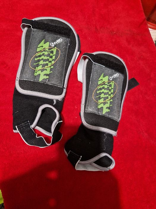 Apărători fotbal pentru picioare