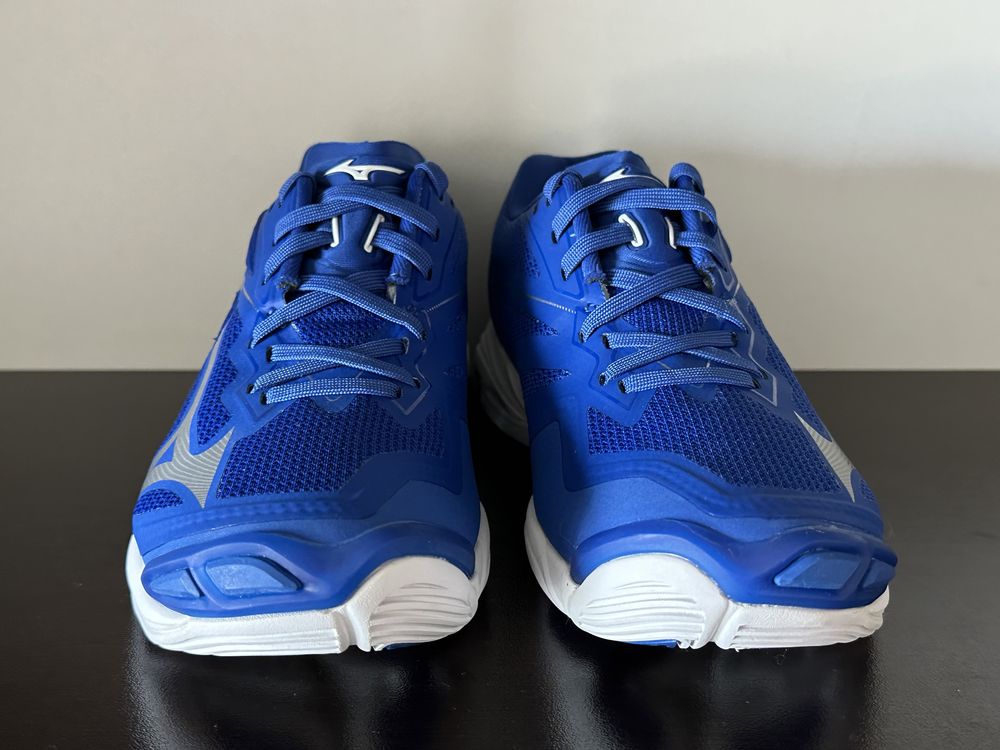 Mizuno Wave Lightning Z6 / 38номер 24см Стелка Нови без Кутия