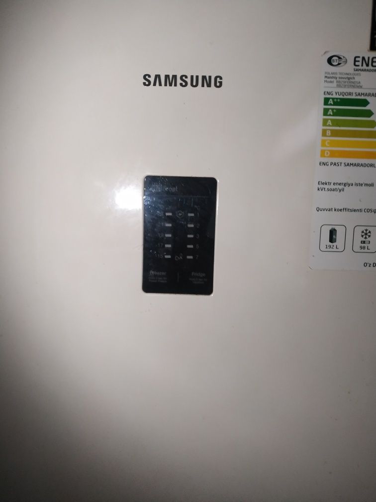 Продается холодильник Samsung