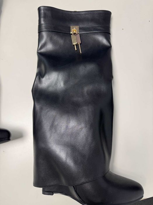 Черни модерни ботуши от естествена кожа