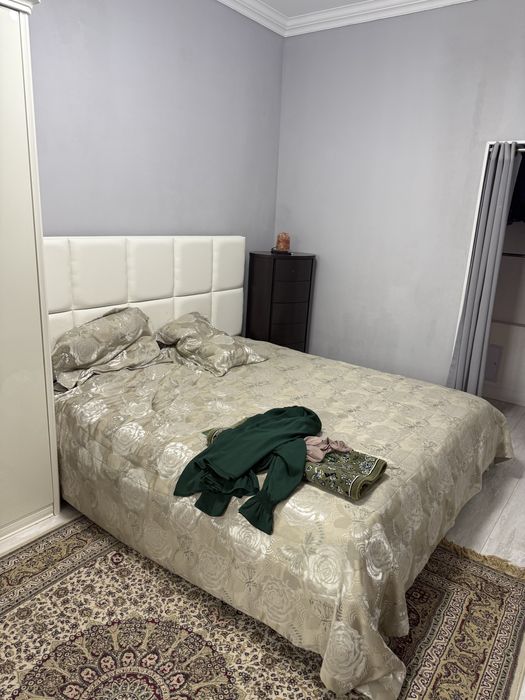 Двуспальная кровать