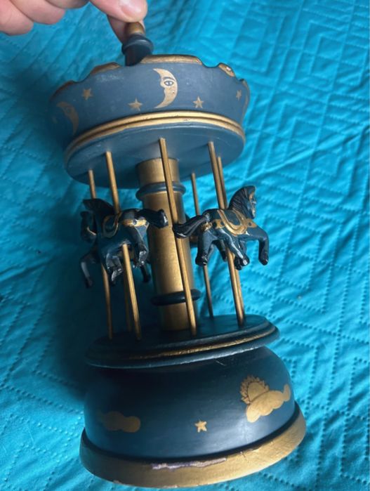 Carusel muzical lemn antic