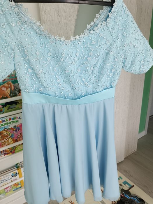 Синя официална красива рокля с паднали рамене