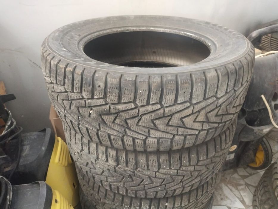 Nokian Hakkapeliitta 275/60/20 зимние шины комплект