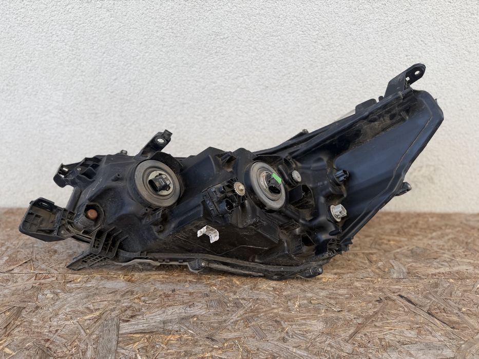 Far dreapta Toyota Hilux 2019-2023 Halogen Original Europa